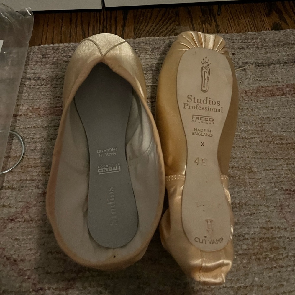 Freed of London Studio Professional pointe shoes 
Size 4 E V vamp, hard shank